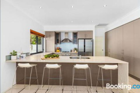 Narrabeen Beach House - Tourism Hervey Bay 2