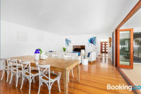 Narrabeen Beach House - Tourism Hervey Bay 1