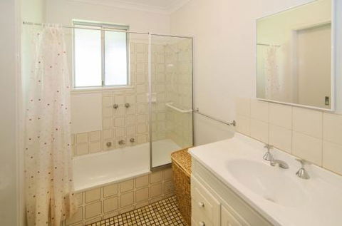 Anchors Away - Hervey Bay Accommodation 5