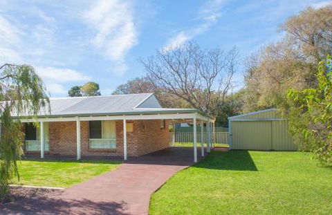 Anchors Away - Hervey Bay Accommodation 4