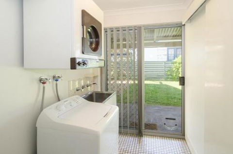 Anchors Away - Hervey Bay Accommodation 1