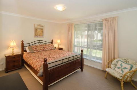 Anchors Away - Hervey Bay Accommodation 2