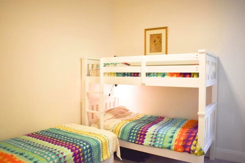 Cosy Erko 2 Bedroom Home On Edge Of Sydney City Centre - Hervey Bay Accommodation 0