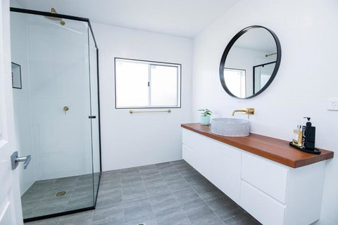 The Byng House Grand & Central Entertain 12 - Hervey Bay Accommodation 1