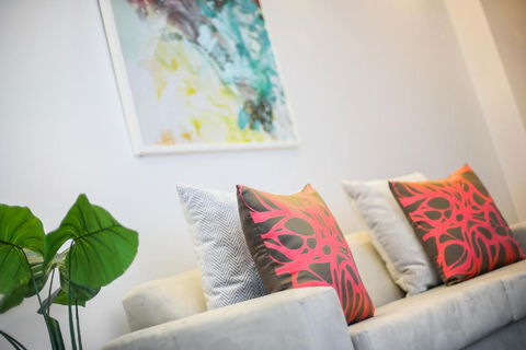 A Comfy & Central 2BR Apt Near Flinders Station - Hervey Bay Accommodation 1