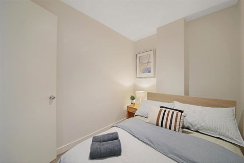 A Comfy & Central 2BR Apt Near Flinders Station - Hervey Bay Accommodation 6