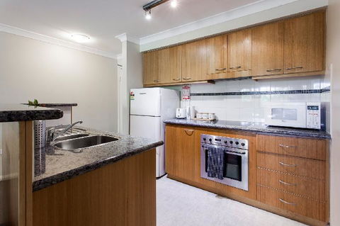 A Comfy 2BR Home Top Location FREE Parking - Hervey Bay Accommodation 6