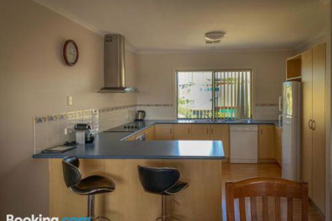 Endeavour 6 - Hervey Bay Accommodation 1
