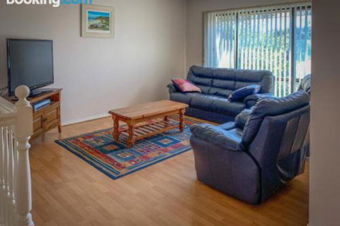 Endeavour 6 - Hervey Bay Accommodation 5