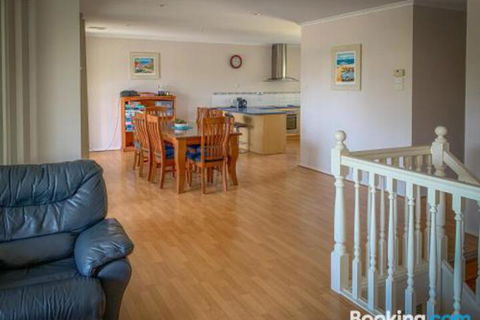 Endeavour 6 - Hervey Bay Accommodation 6