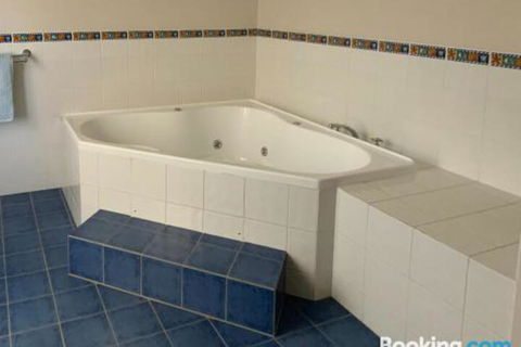 Endeavour 6 - Hervey Bay Accommodation 4