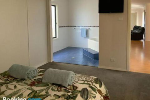 Endeavour 6 - Hervey Bay Accommodation 3