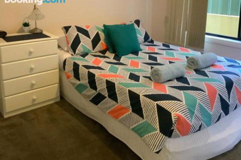Endeavour 6 - Hervey Bay Accommodation 2