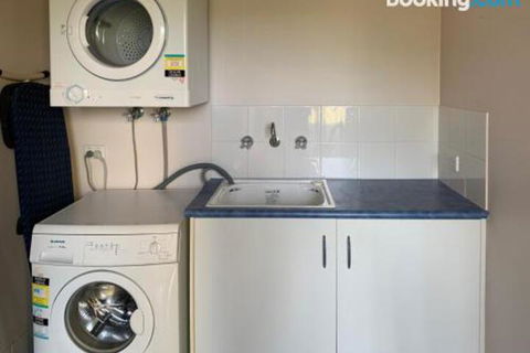 Endeavour 6 - Hervey Bay Accommodation 0