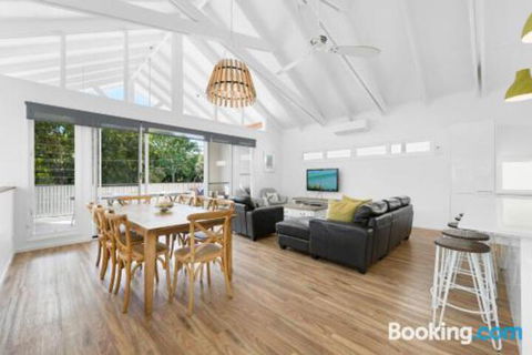 Mudjimba Island Beach House - Tourism Hervey Bay 3