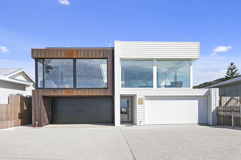 Apollo Bay Beach House - Hervey Bay Accommodation 0