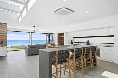 Apollo Bay Beach House - Hervey Bay Accommodation 4