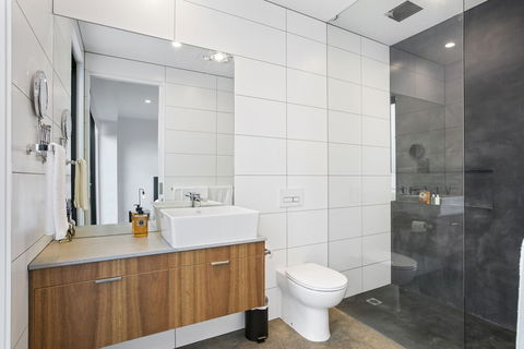Apollo Bay Beach House - Hervey Bay Accommodation 2