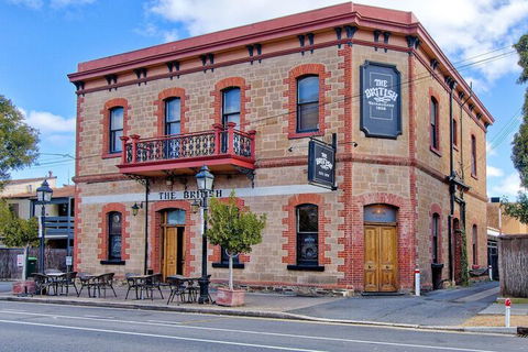 Former Dress Circle Nth Adelaide Apt With Aircon - Tourism Hervey Bay 1