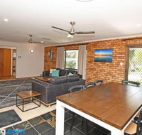 Urangan Harbour Bungalow - Hervey Bay Accommodation