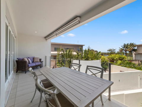 Beachfront By The CC Family Friendly Plunge Pool Steps To The Beach - Hervey Bay Accommodation 4