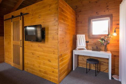 Coleys Beach House Yallingup - Hervey Bay Accommodation 4