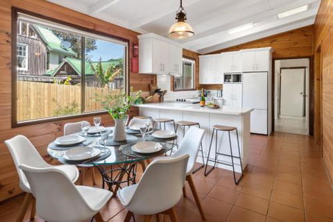 Coleys Beach House Yallingup - Hervey Bay Accommodation 6