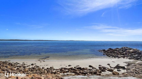 Yacaaba Beautiful Waterfront Location - Hervey Bay Accommodation 3