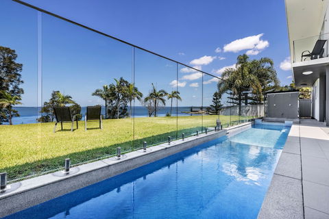 Lakes Resort - Tourism Hervey Bay 0