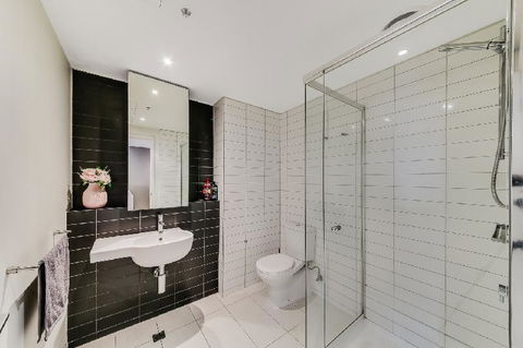 A Modern 2BR CBD Apt City Views FREE Parking - Tourism Hervey Bay 1