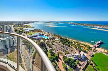 Luxury 3BR Apt With Incredible Views - Hervey Bay Accommodation 6