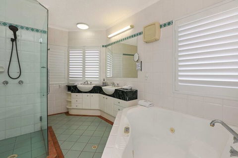PRTFINO Ultimate Penthouse - Hervey Bay Accommodation 5
