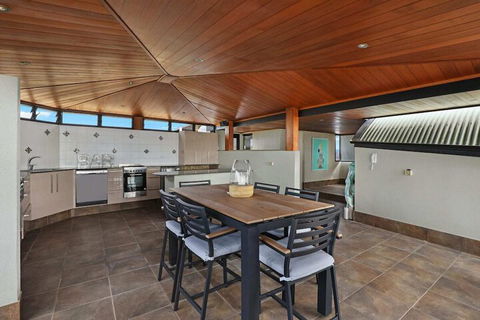 PRTFINO Ultimate Penthouse - Hervey Bay Accommodation 4
