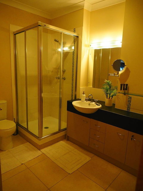 Master Suite With Private Entrance - Hervey Bay Accommodation 5