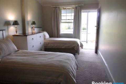 Old Schoolmasters Cottage On The Barrington River - Hervey Bay Accommodation 6