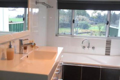 Old Schoolmasters Cottage On The Barrington River - Hervey Bay Accommodation 4