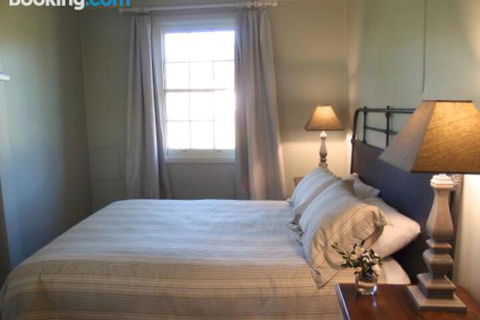 Old Schoolmasters Cottage On The Barrington River - Hervey Bay Accommodation 3