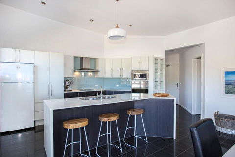 Beachfront Apartment 10 - Hervey Bay Accommodation 1