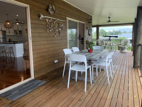 Ocean Breeze - Tourism Hervey Bay 1