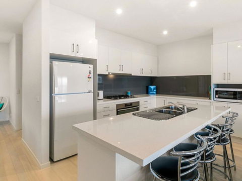 Swan Bay Views - Hervey Bay Accommodation 1