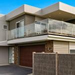 Swan Bay Views - Hervey Bay Accommodation 0