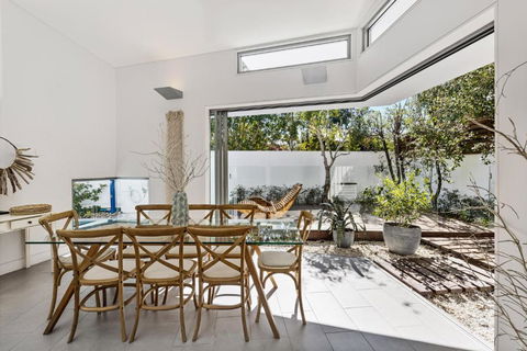 Ultimate Light & Space Noosa Heads - Hervey Bay Accommodation 2