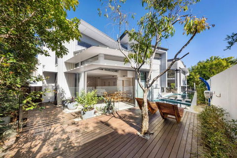 Ultimate Light & Space Noosa Heads - Hervey Bay Accommodation 5