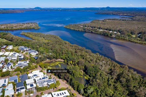 Ultimate Light & Space Noosa Heads - Hervey Bay Accommodation 3