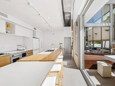 Ultimate Light & Space Noosa Heads - Hervey Bay Accommodation 6
