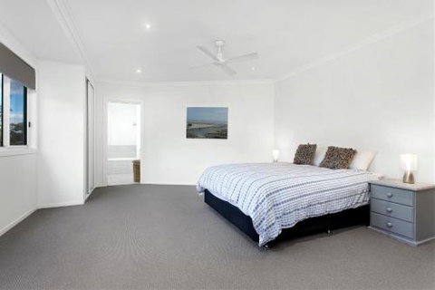Coastal Retreat - Hervey Bay Accommodation 2