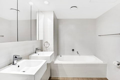 Cote D Azur Luxury In The Heart On Nelson Bay! - Tourism Hervey Bay 3