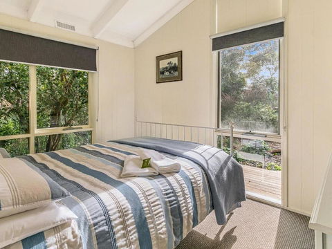 Hakea Bush Cabin - Tourism Hervey Bay 3