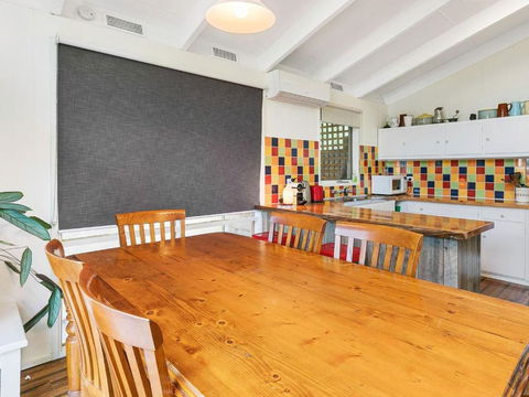 Hakea Bush Cabin - Tourism Hervey Bay 4