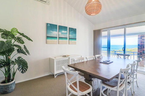 Oceanview BeachHouse - Hervey Bay Accommodation 4